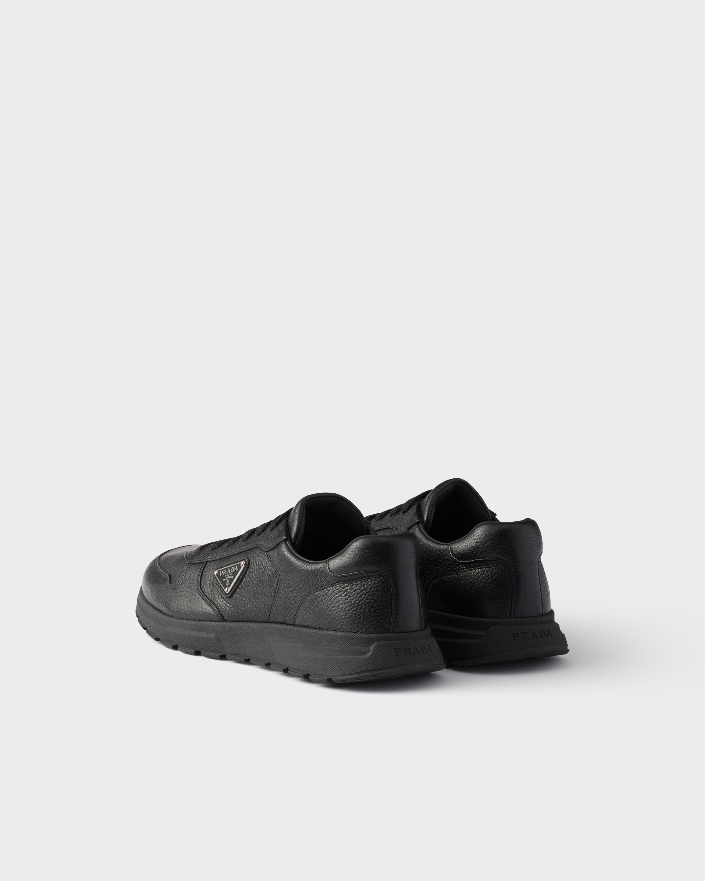 ブラック プラダ Prax 2.0 レザー スニーカー | PRADA