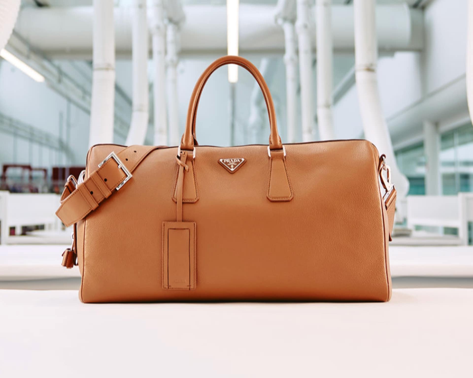 本日限り⭐️PRADA⭐️惜しみなく使える、普段着で持つベージュ