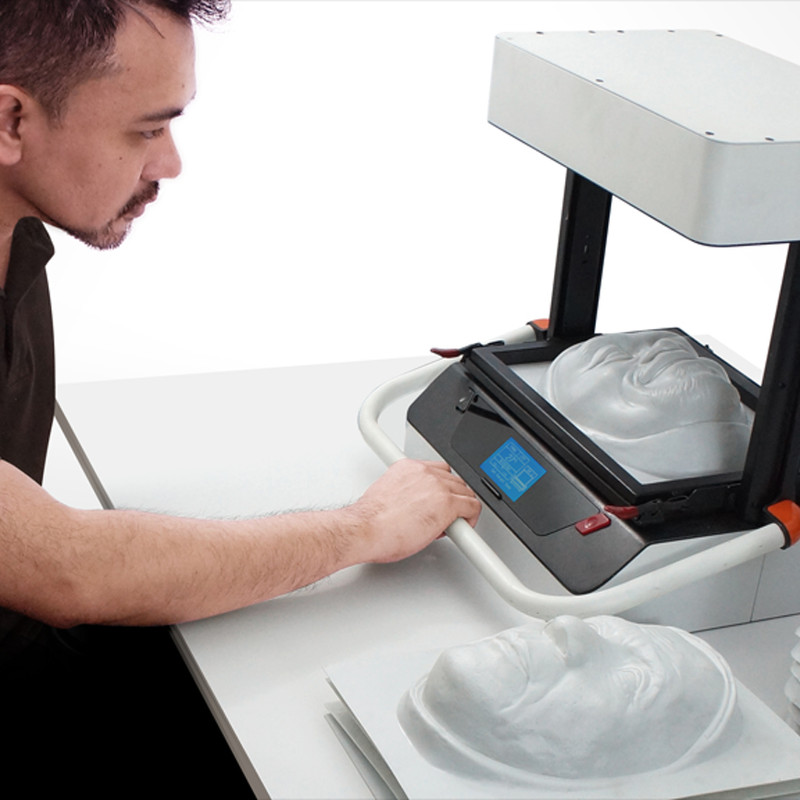 Vaquform｜デスクトップサイズデジタルバキュームフォーマー「バキュ