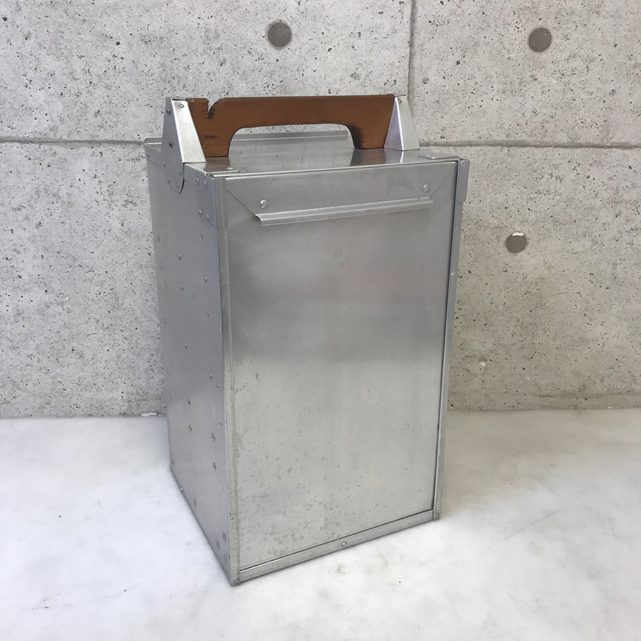 大阪府でアルミ製おかもち出前箱縦型スライド棚板を買取させて頂きまし