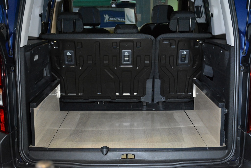 リフター＆ベルランゴで車中泊を快適に！専用 ベッド キットを自社