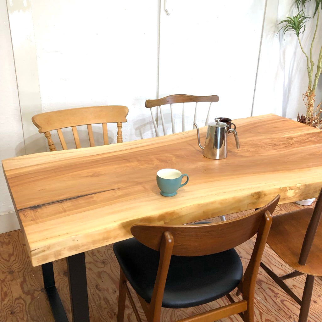 トチの一枚板ダイニングテーブル 無垢材 リメイク家具 再生家具