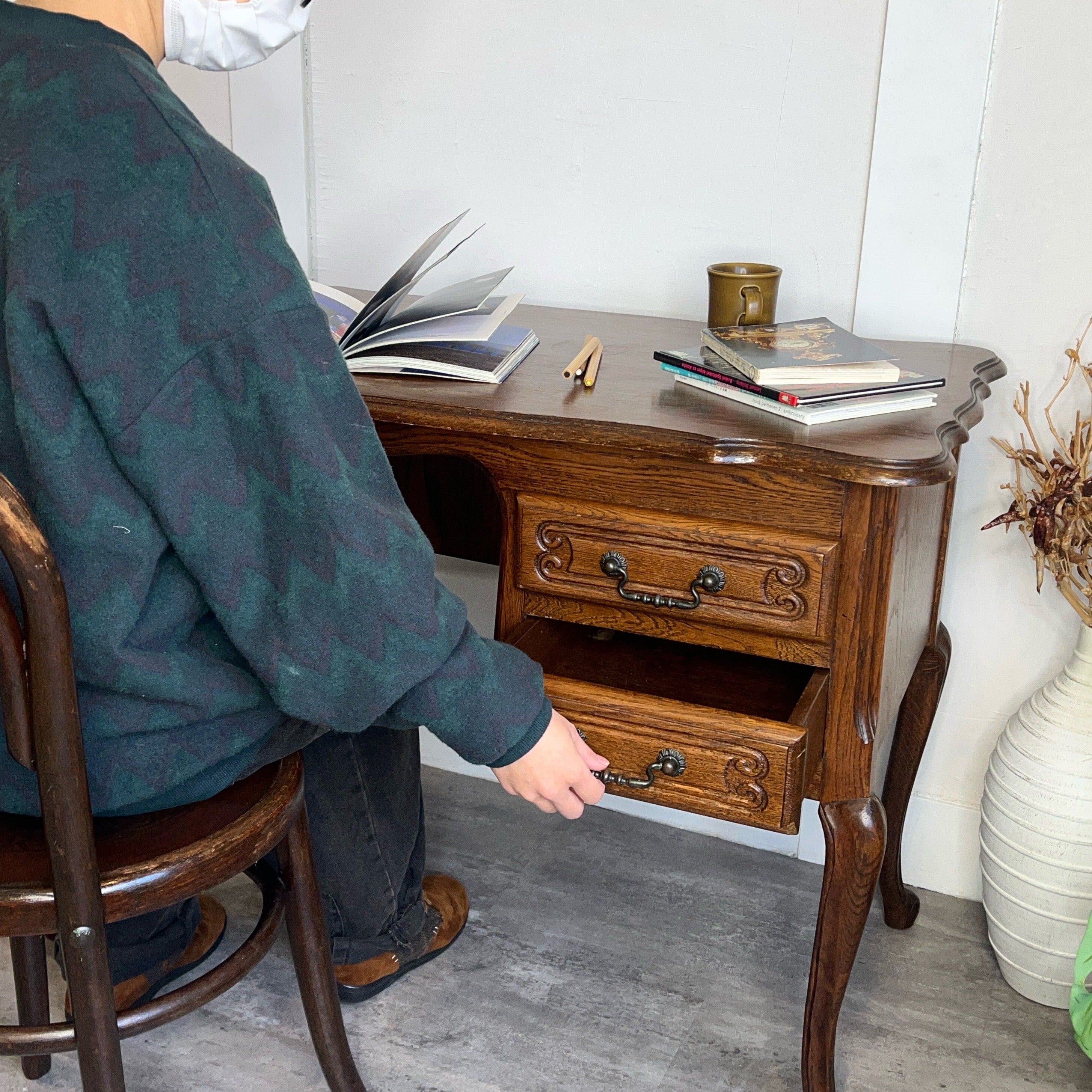 三越ブルージュ / Brugge オーク材 デスク アンティーク風 猫脚 中古