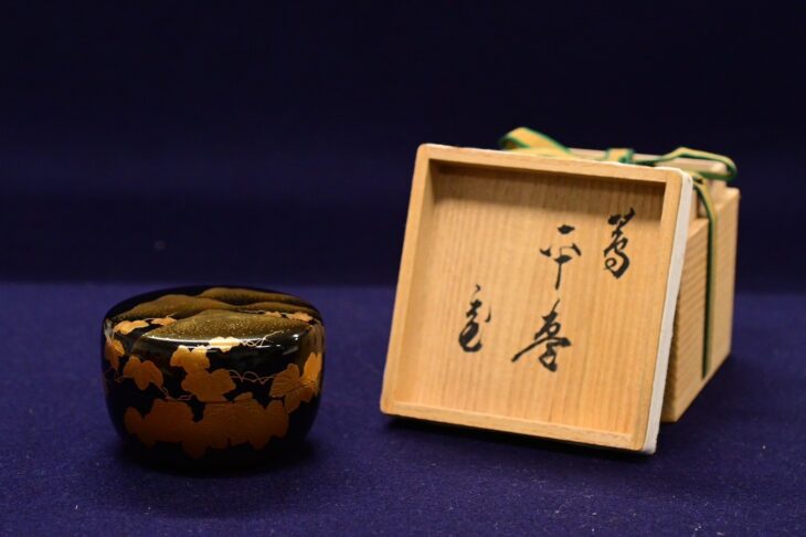清瀬 一光「蔦ノ細道蒔絵平棗」鵬雲斎書付 買取価格相場｜骨董品買取