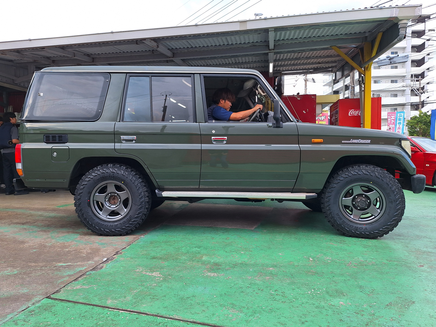 トヨタ 70系ランドクルーザー BRADLEY V 16×6.5J GEOLANDAR M/T 235
