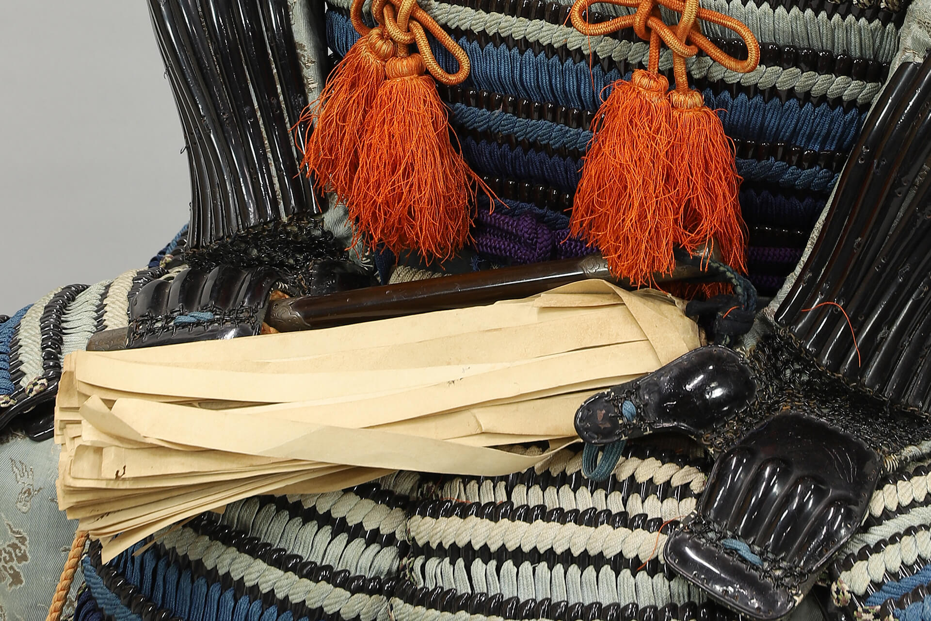 練革黒漆塗本小札紺裾濃威二枚胴具足／ホームメイト