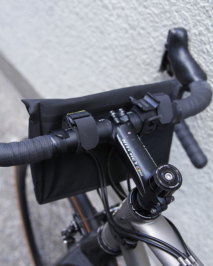 ハンドルバーバッグミニ【RACING HANDLEBAR PACK 2.0L】｜APIDURA
