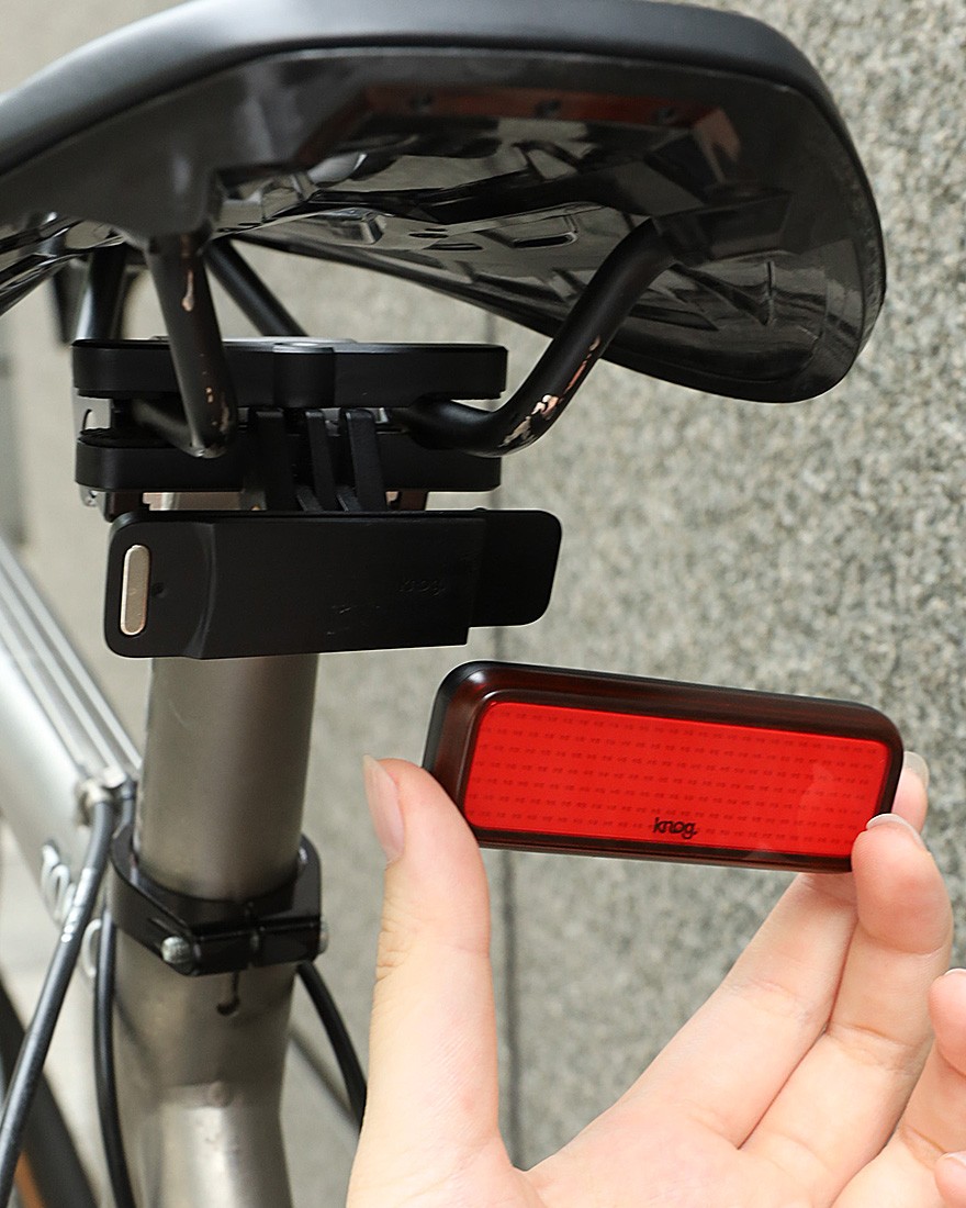 リアライトサドルマウント【BLINDER LINK SADDLE MOUNT】｜Knog（ノグ
