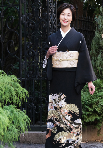 高級黒留袖レンタル｜総刺繍の美しい留袖を｜キクヅル