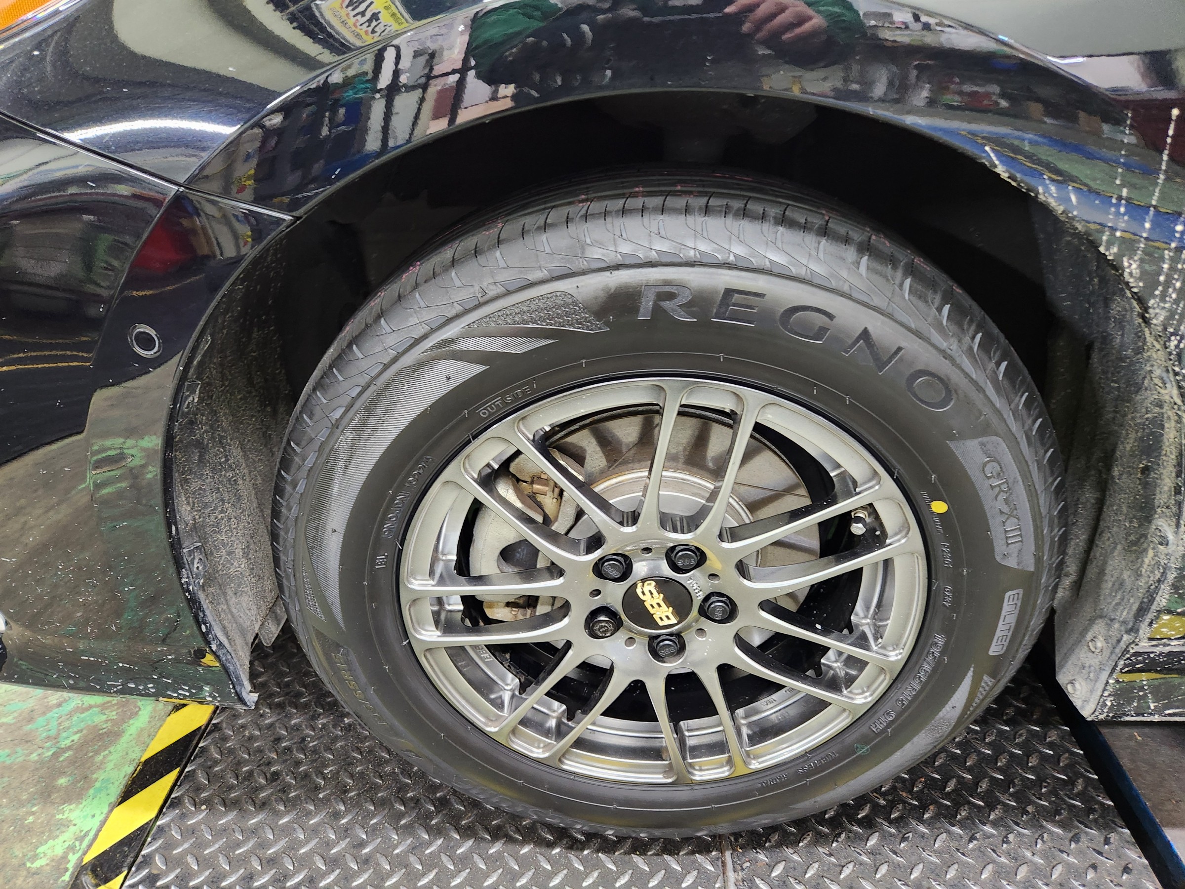 TOYOTA プリウスPHV 195/65R15レグノGR-XⅢ タイヤ交換 | 店舗おススメ