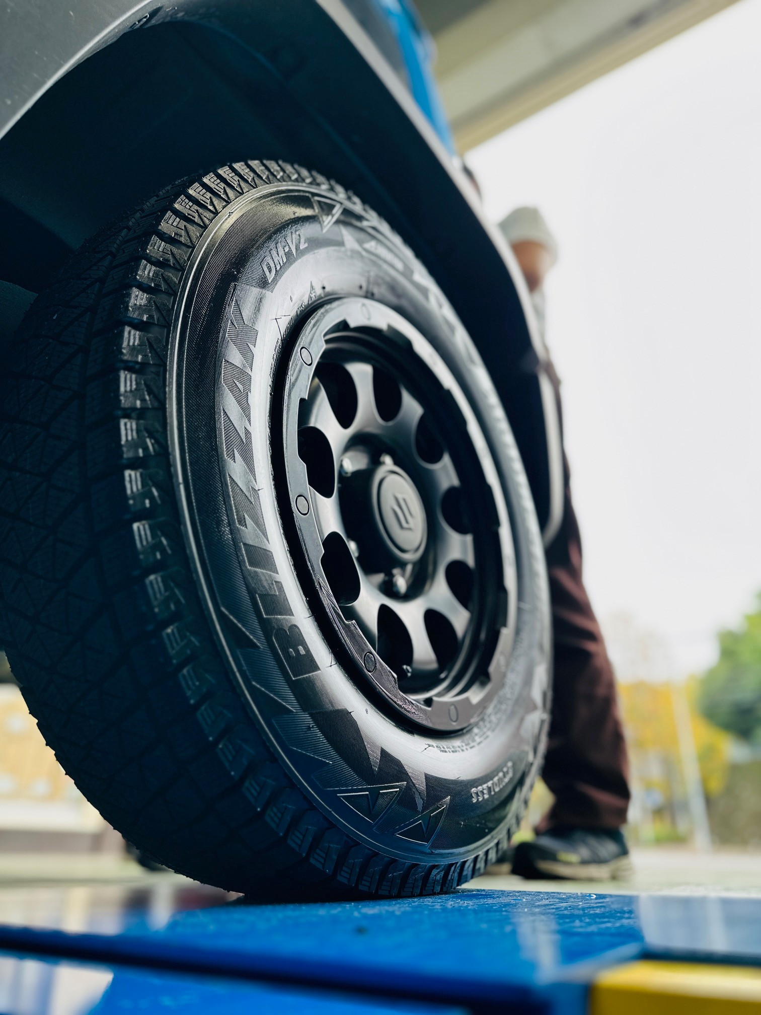 ジムニーシエラ スタッドレスDM-V2 取付 | 店舗おススメ情報 | タイヤ