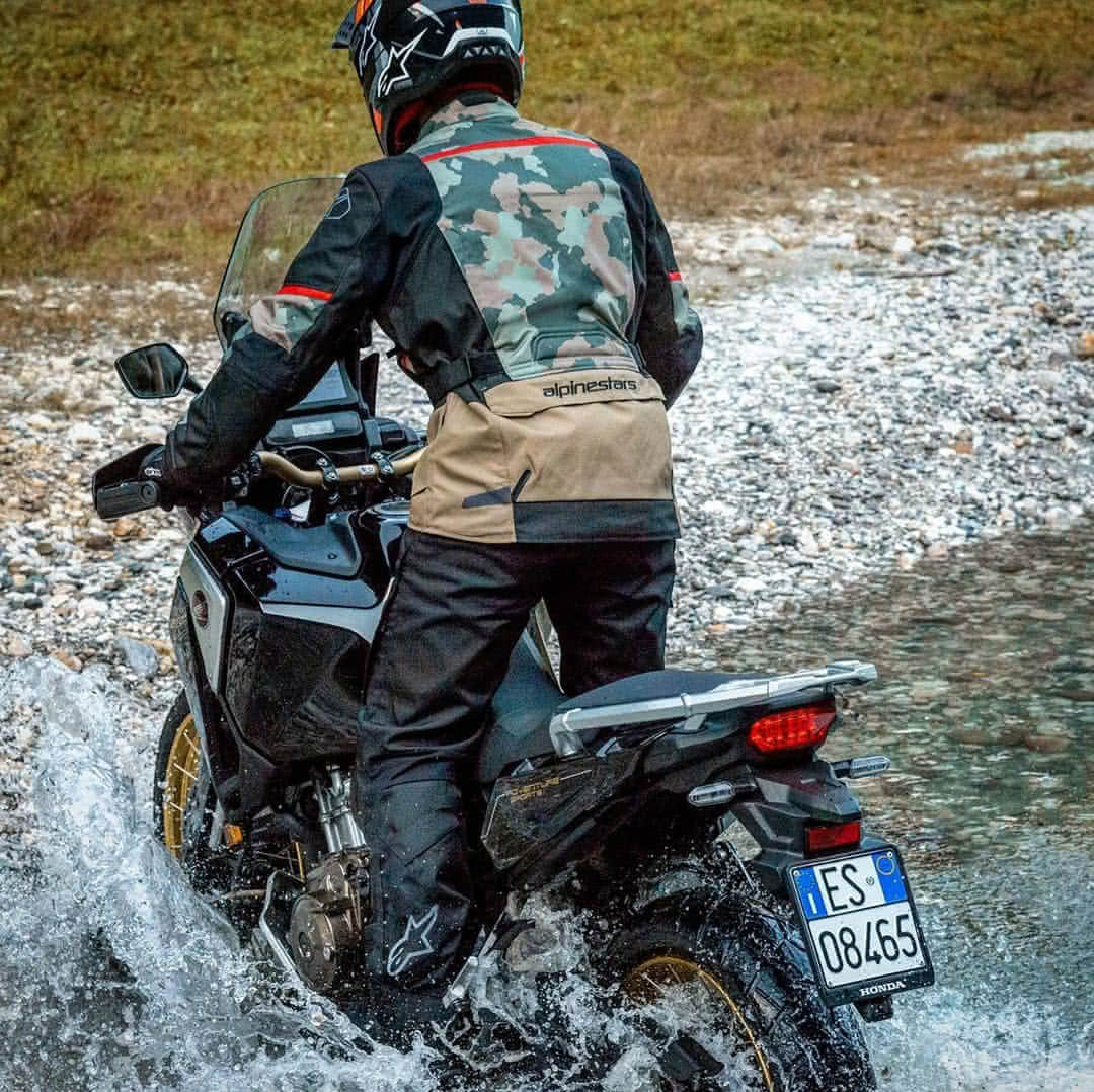 オールシーズン着られるツーリングモデル“ANDES v3 DRYSTAR JACKET”が