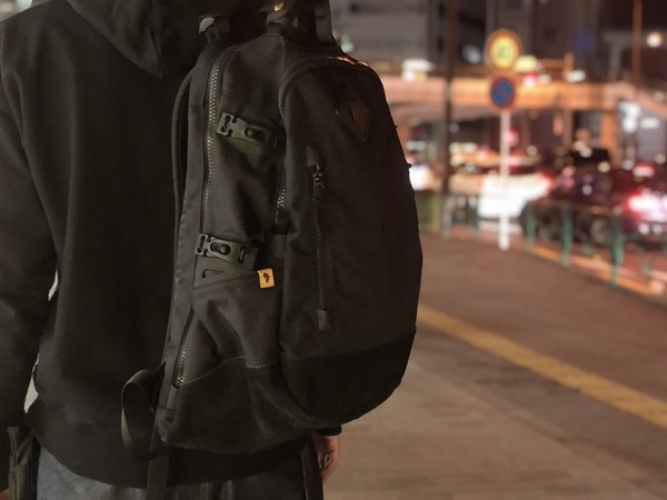 今回ご紹介するのは【VISVIM/ビズビム】名作の【BALLISTIC 20L/バリ