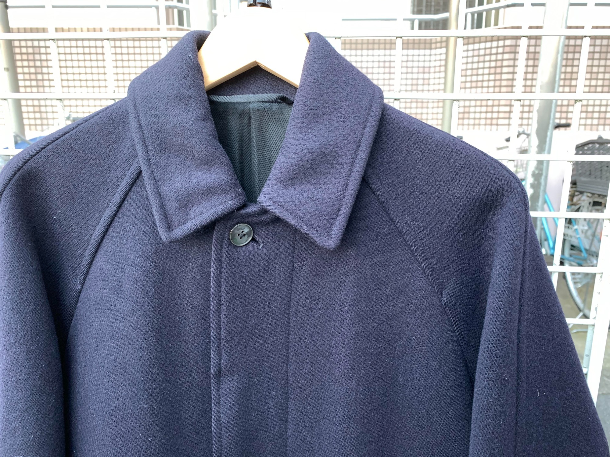 COMOLI/コモリ】キャバリーメルトンバルカラーコートのご紹介です