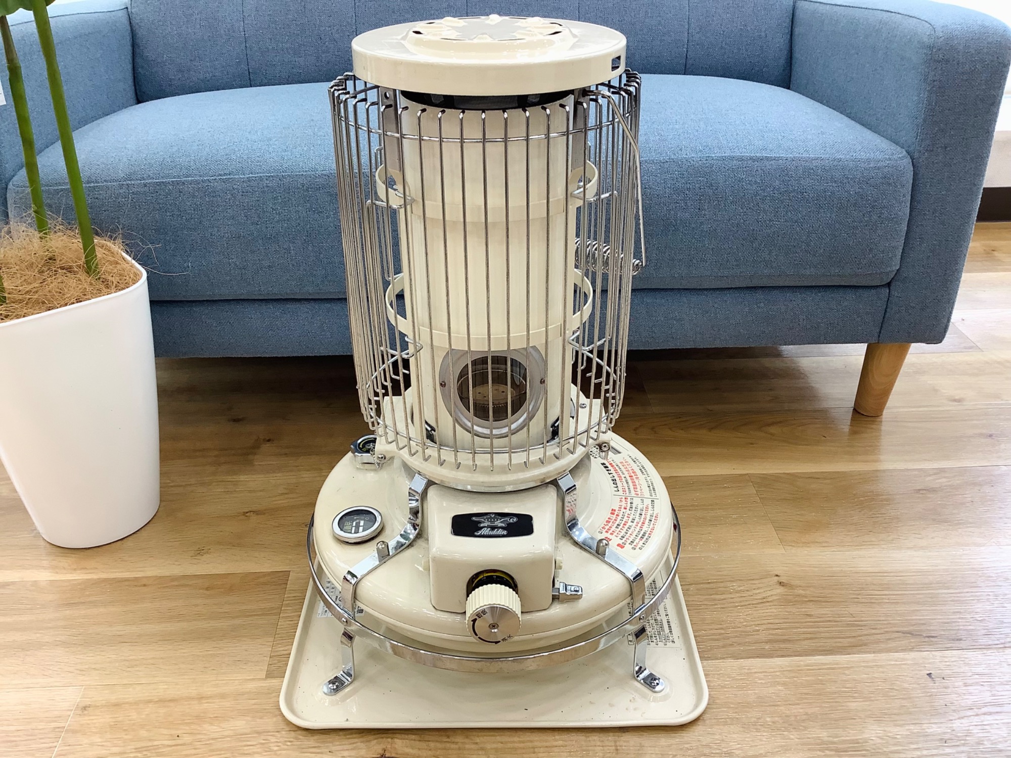 暖房家電展示中】人気メーカーの石油ストーブ入荷しました！｜2025年01