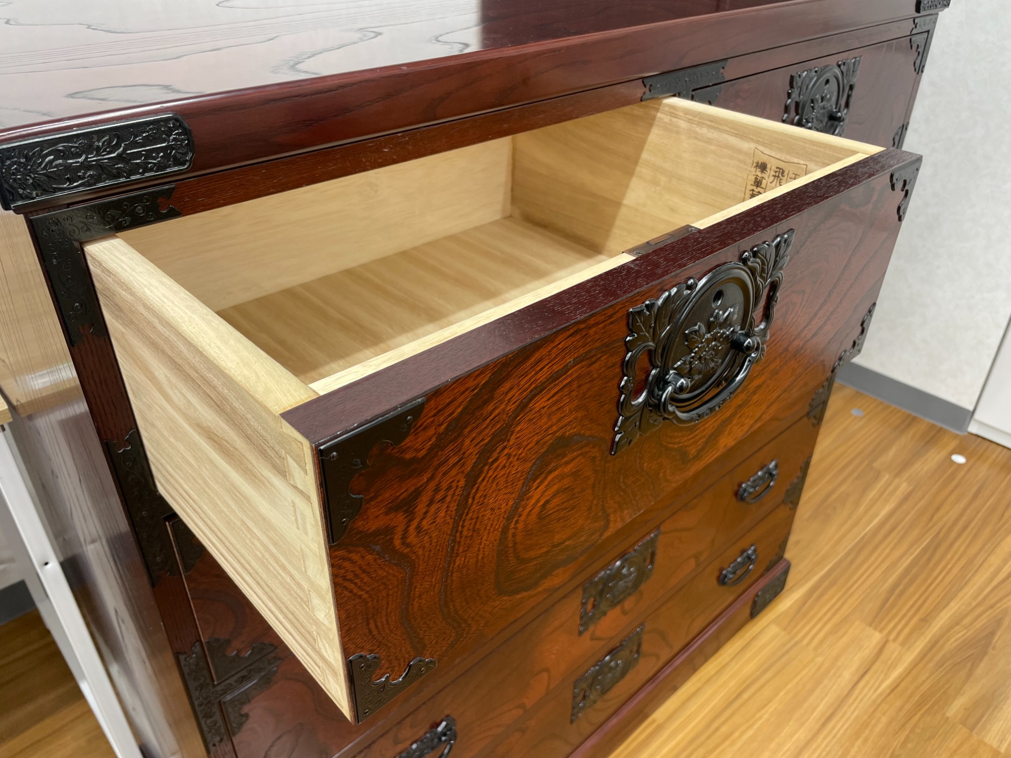 四国高松の伝統工芸！】飛鳥工芸家具 欅箪笥5段のご紹介！｜2024年12