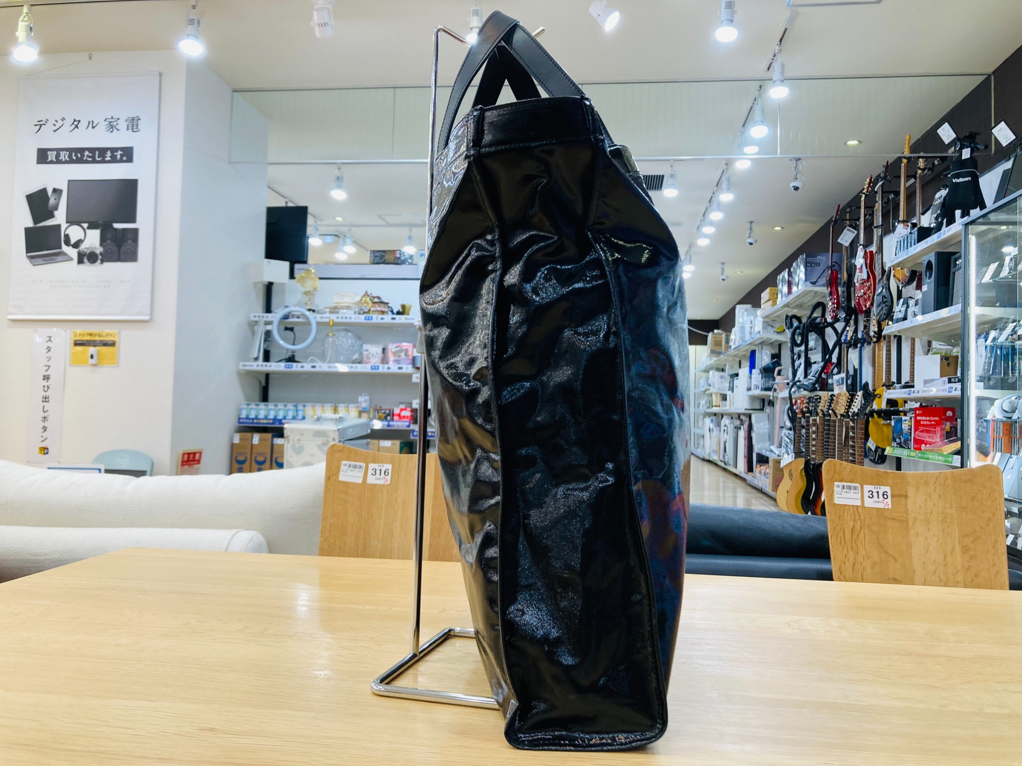 ACNE STUDIOS（アクネストゥディオズ）のシャイニートートバッグが入荷