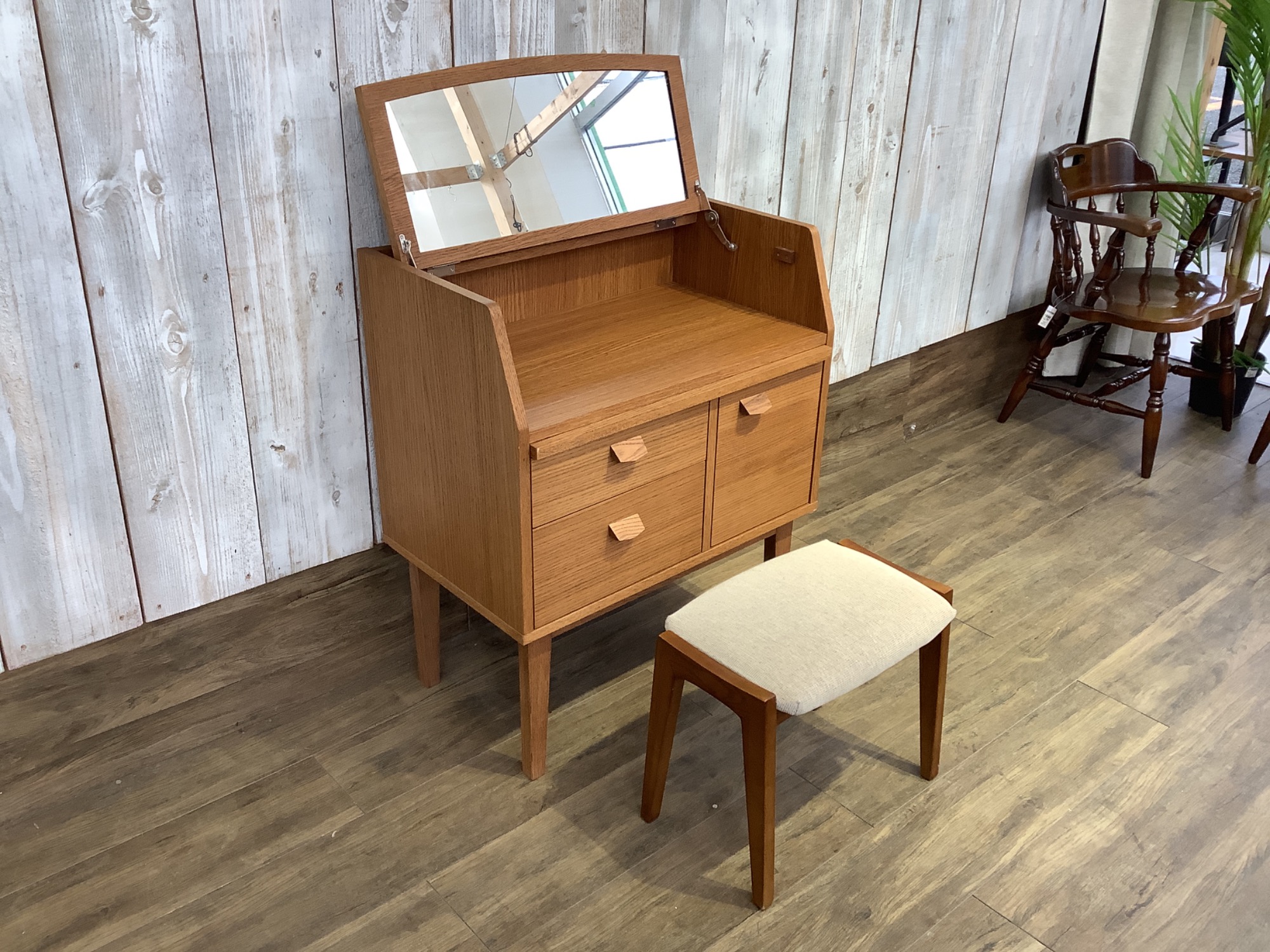 unico（ウニコ）】北欧ビンテージスタイルのコンパクトなドレッサー