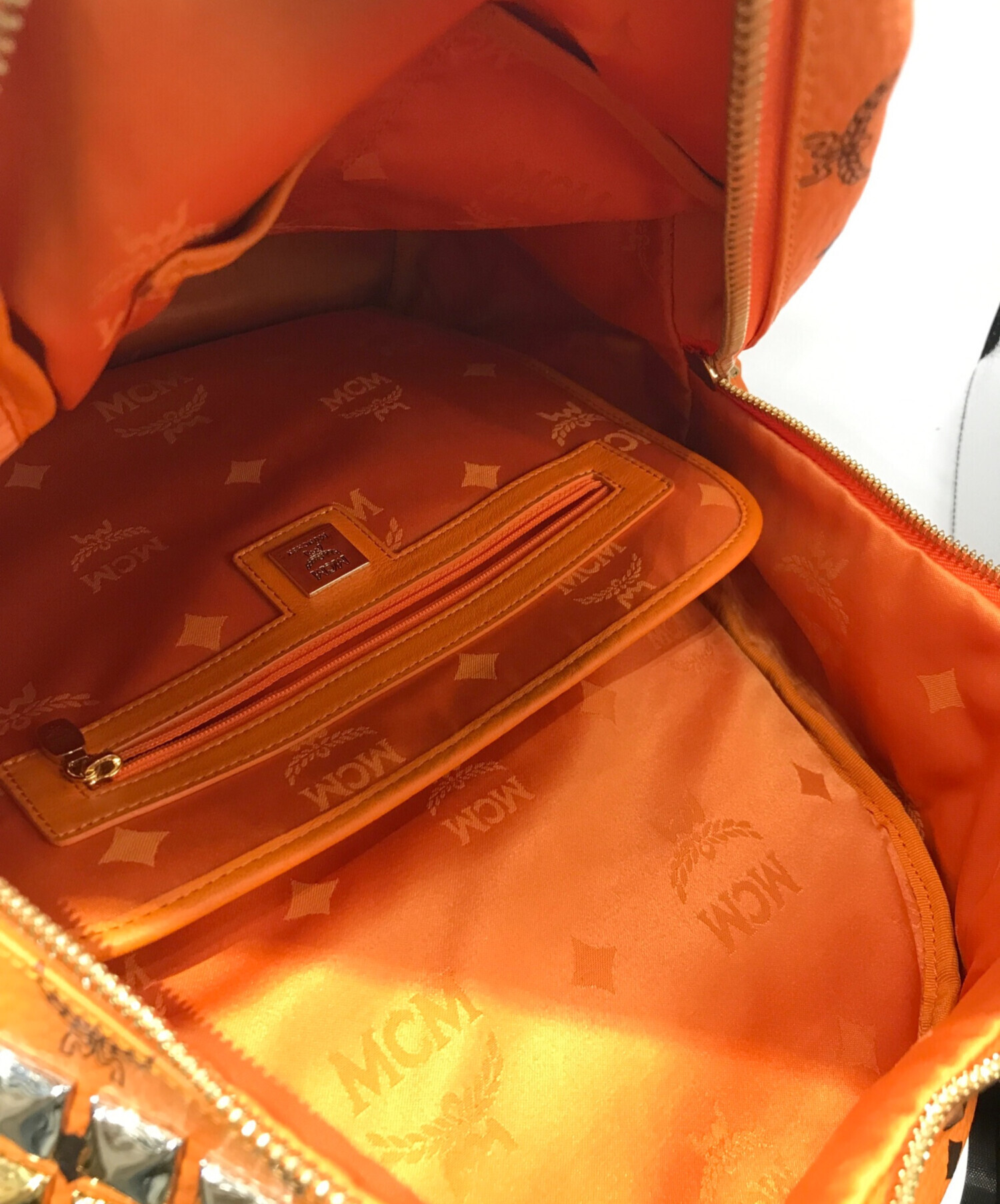 中古・古着通販】MCM (エムシーエム) スタッズリュック オレンジ