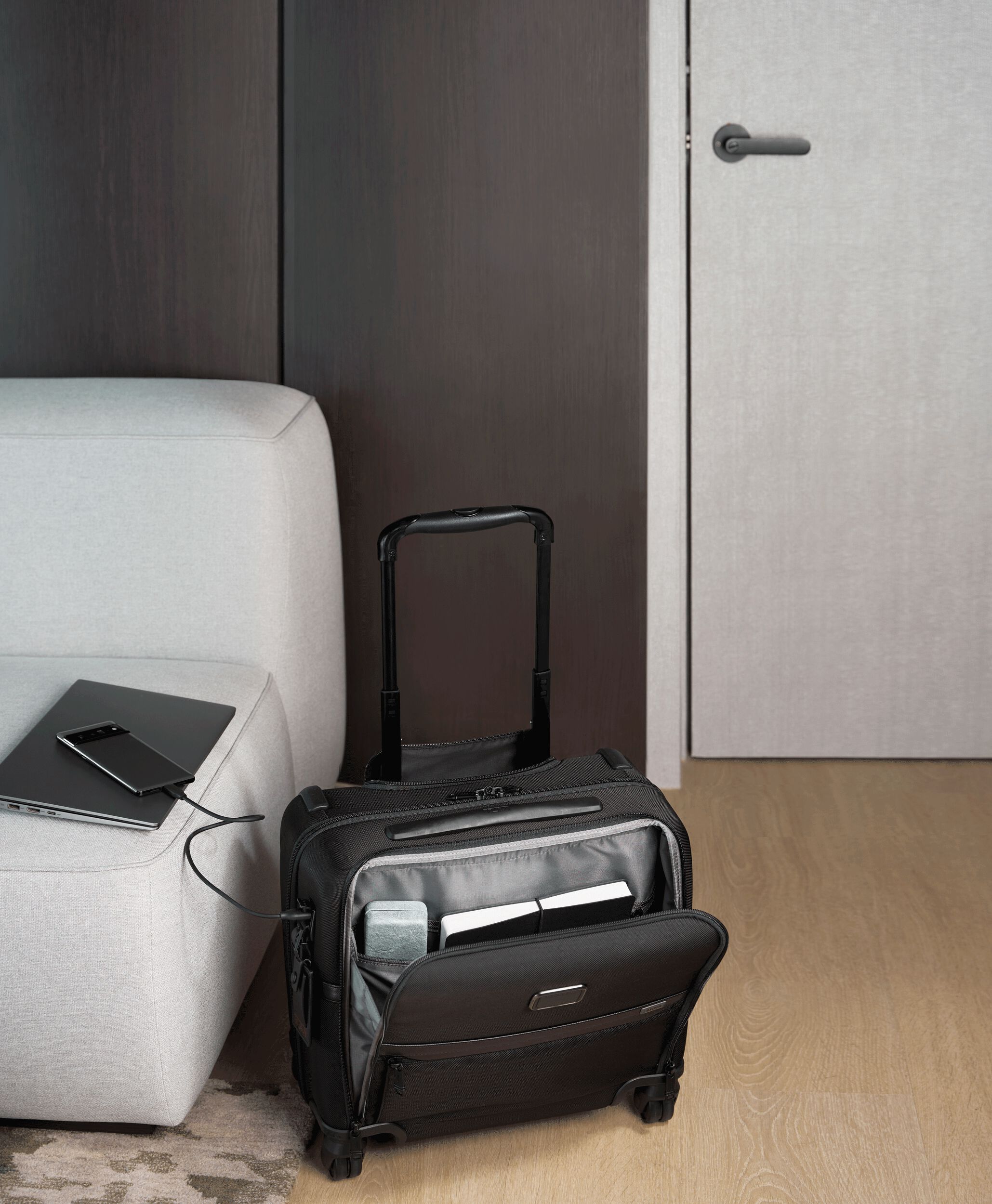 TUMI ALPHA（アルファ） コンパクト・フロント・ポケット・キャリー