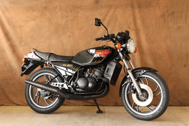 RZ250 初期BLACK外装 ノーマル車｜SOLD OUT｜旧車・絶版バイクならウエマツ