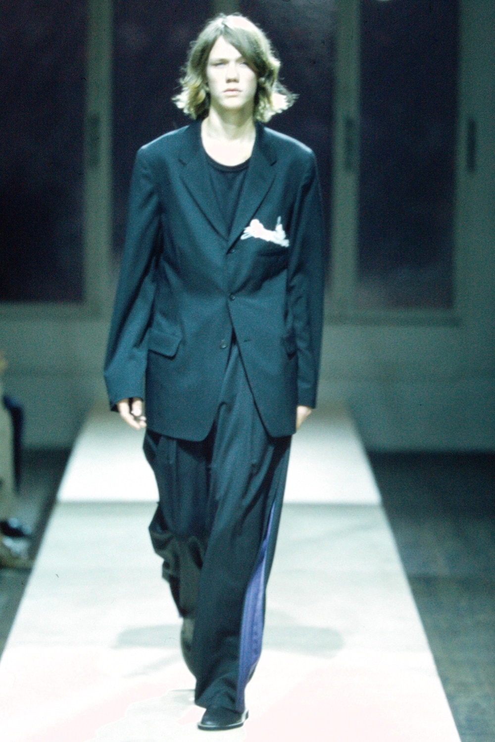 SPRING/SUMMER 2002 | Yohji Yamamoto (ヨウジヤマモト) Official Site