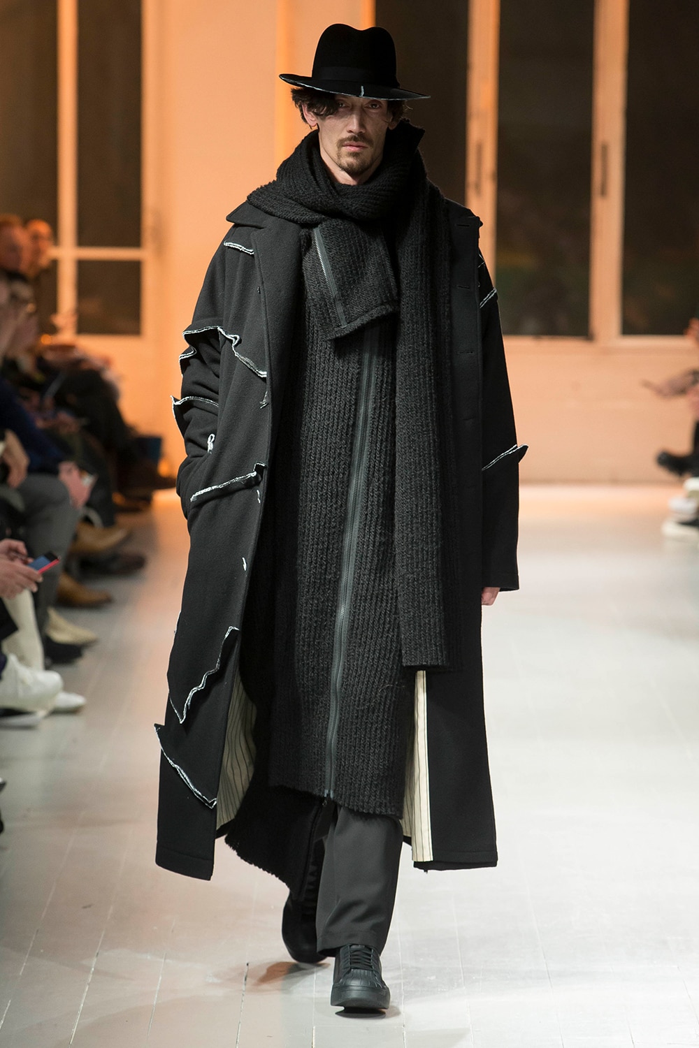 AUTUMN / WINTER 2020-21 | Yohji Yamamoto (ヨウジヤマモト) Official
