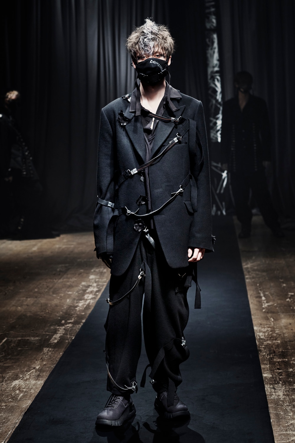 AUTUMN / WINTER 2021-22 | Yohji Yamamoto (ヨウジヤマモト) Official