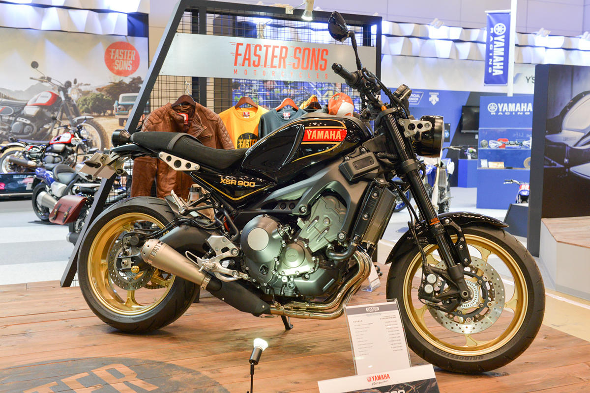 え？ RZ250！ と見間違うほどの「XSR900 ヘリテージ外装セット RZ