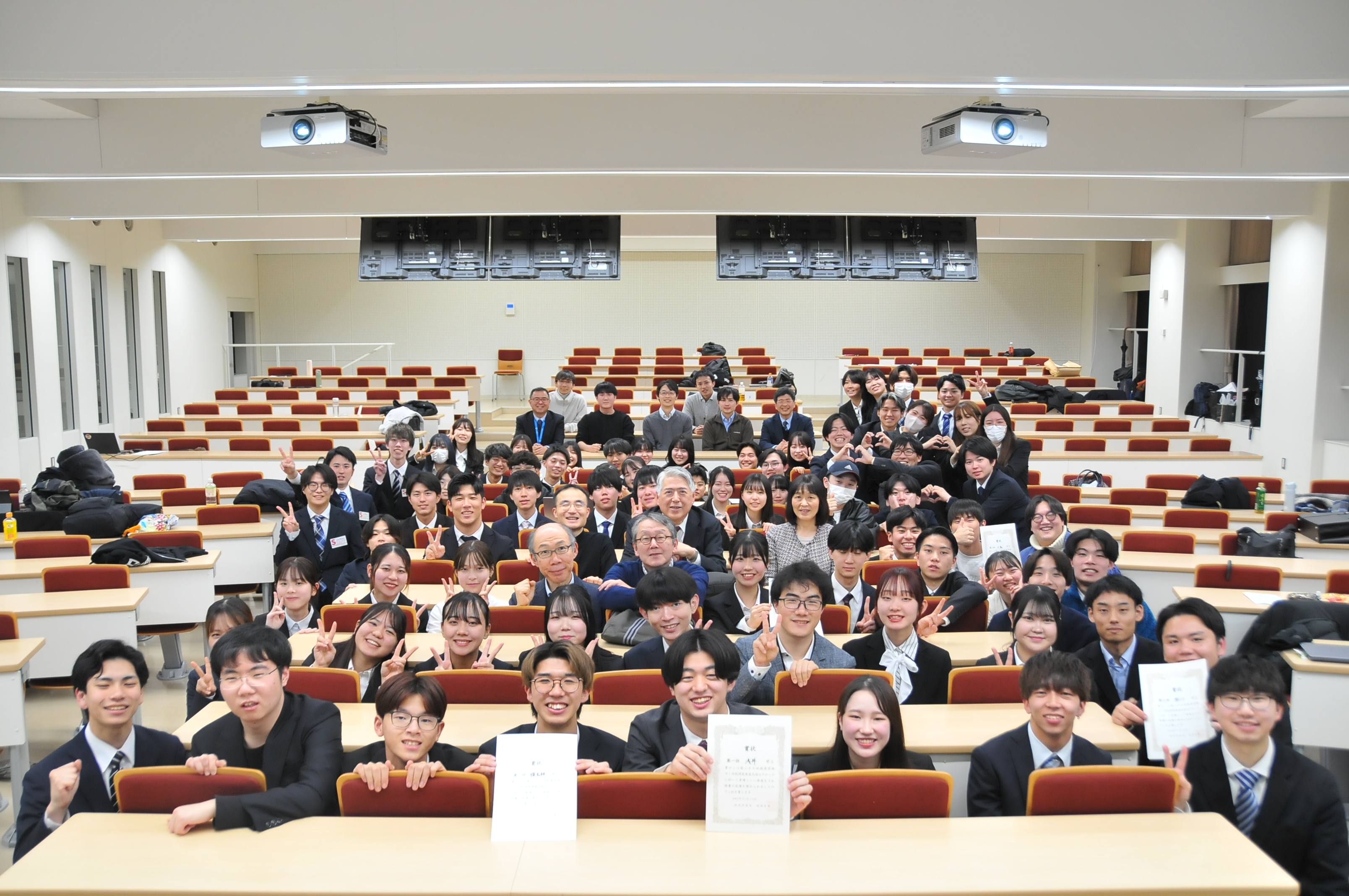 ゼミ対抗研究発表大会」を開催しました :: 創価大学