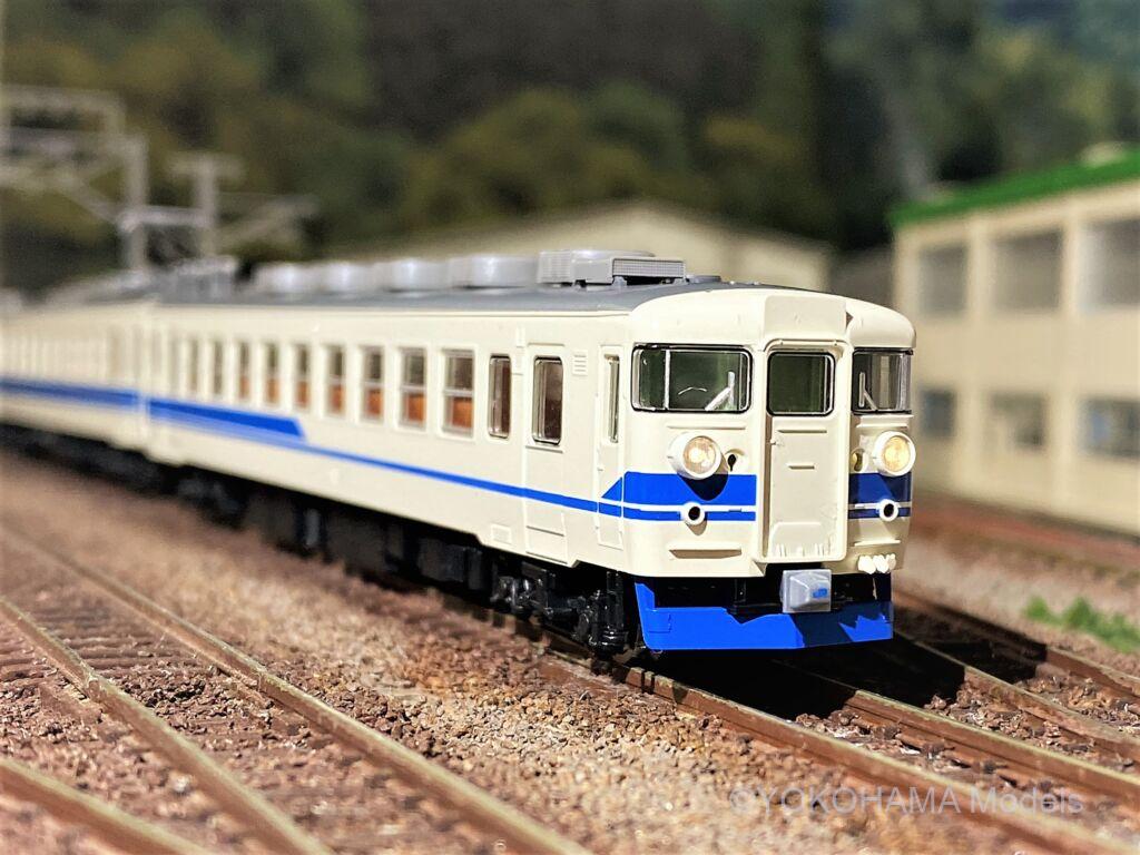 475系（北陸本線・新塗装・ベンチレーターなし）が入線しました。TOMIX