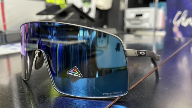 OAKLEY】遂にここまできた！人気モデルSUTROのスペシャルバージョン