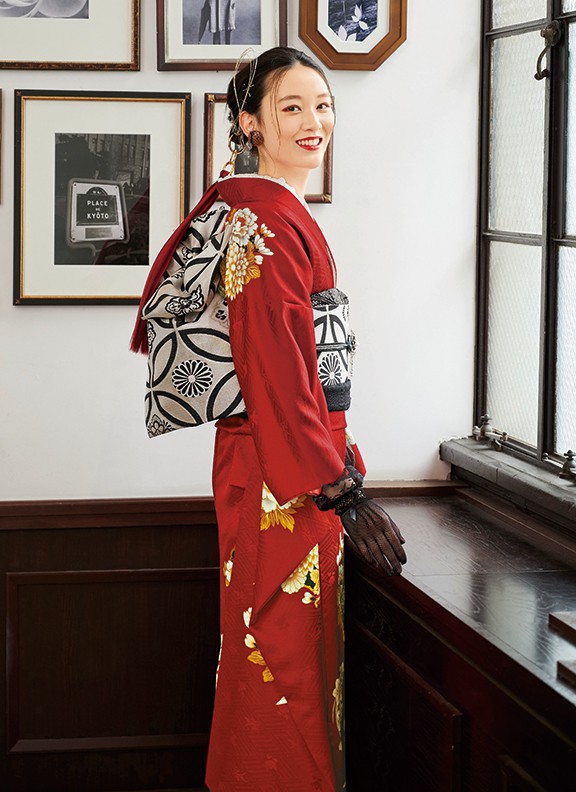 赤地振袖 無地に菊や牡丹｜振袖ギャラリー | 成人式の振袖レンタル