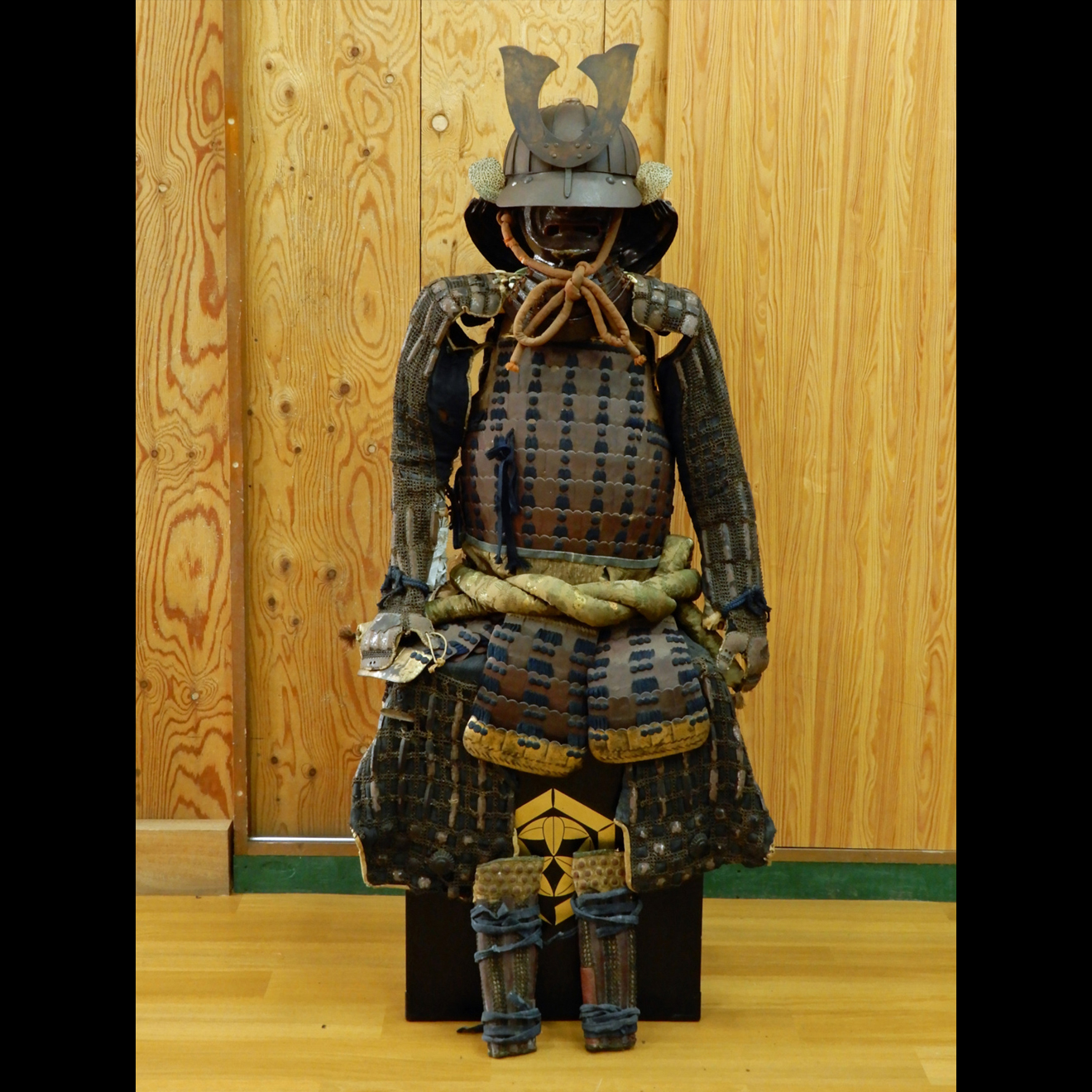 07-084 江戸時代 時代具足一式 甲冑 鎧櫃付 | 日本刀専門店【勇進堂