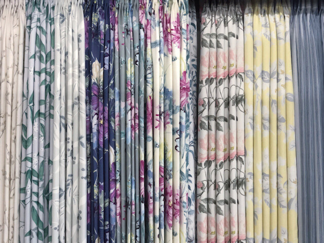 ローラアシュレイの新サンプル展示しました！ | インテリアショップ