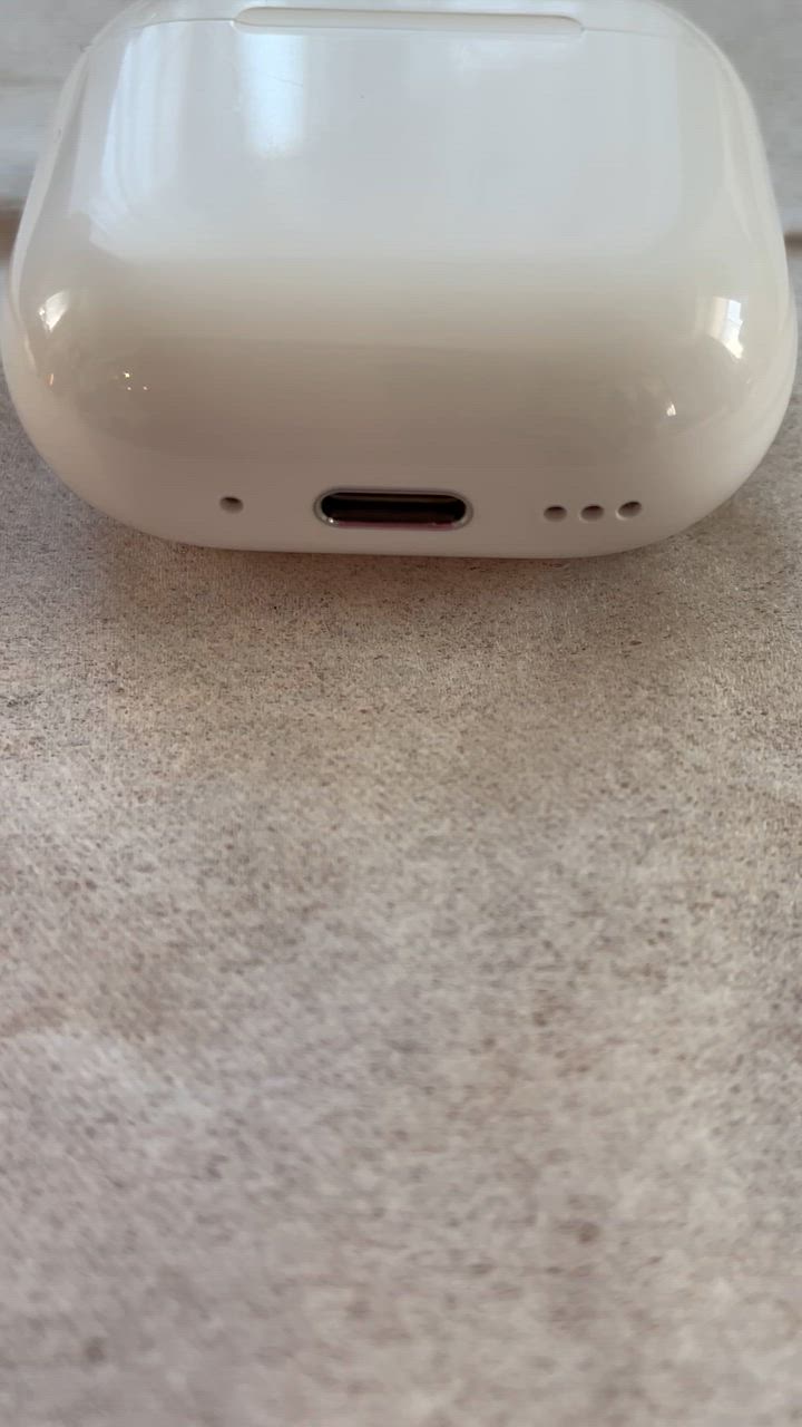 Apple 【訳アリ・apple保証サポート登録済】AirPods (第4世代)(2024