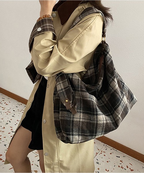 LA VORAGINE（ラ ヴォラジネ） ショルダーバッグ バッグ チェック柄大