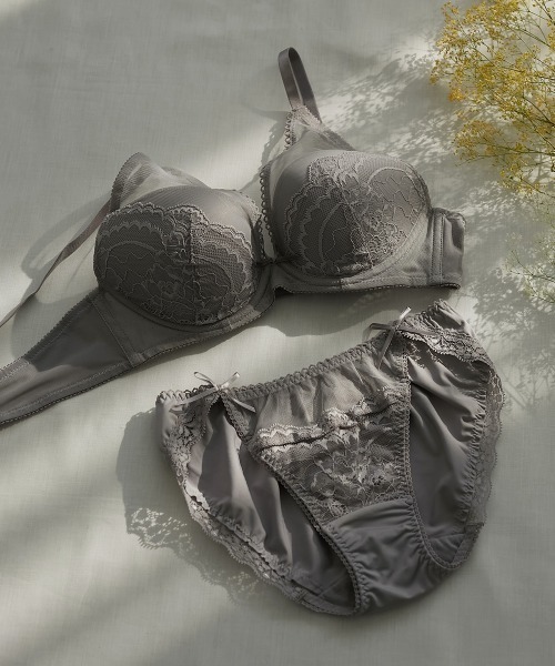 izumi BODY LABO（イズミボディラボ） ブラジャー ショーツセット