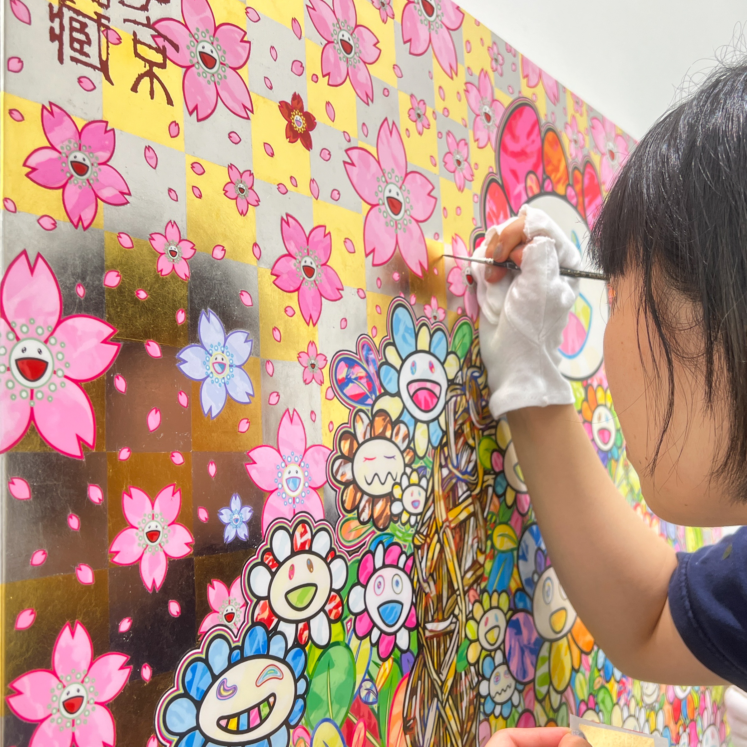 4月23日(水) 12時よりWebショップにて、村上隆直筆サイン入り