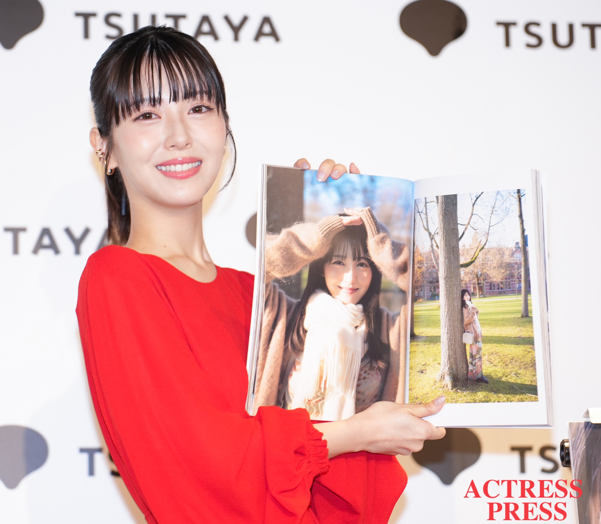 浜辺美波、25歳の節目に4年ぶりの写真集『25』を発売 | ACTRESS PRESS