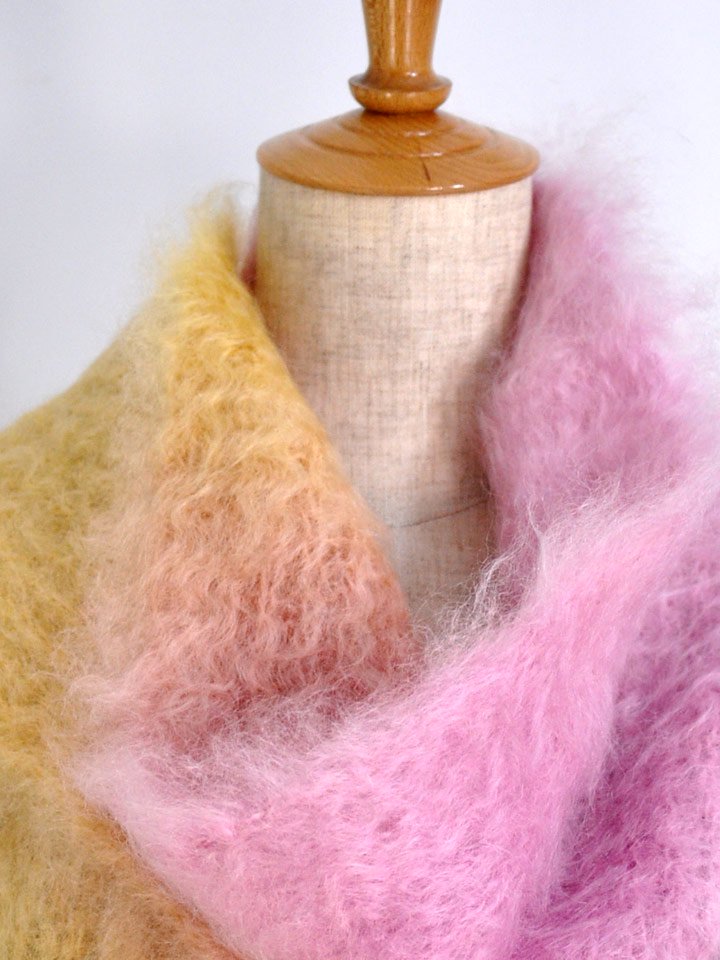 南アフリカのモヘアのマフラー・グラデーション・ピンク＆カナリヤ