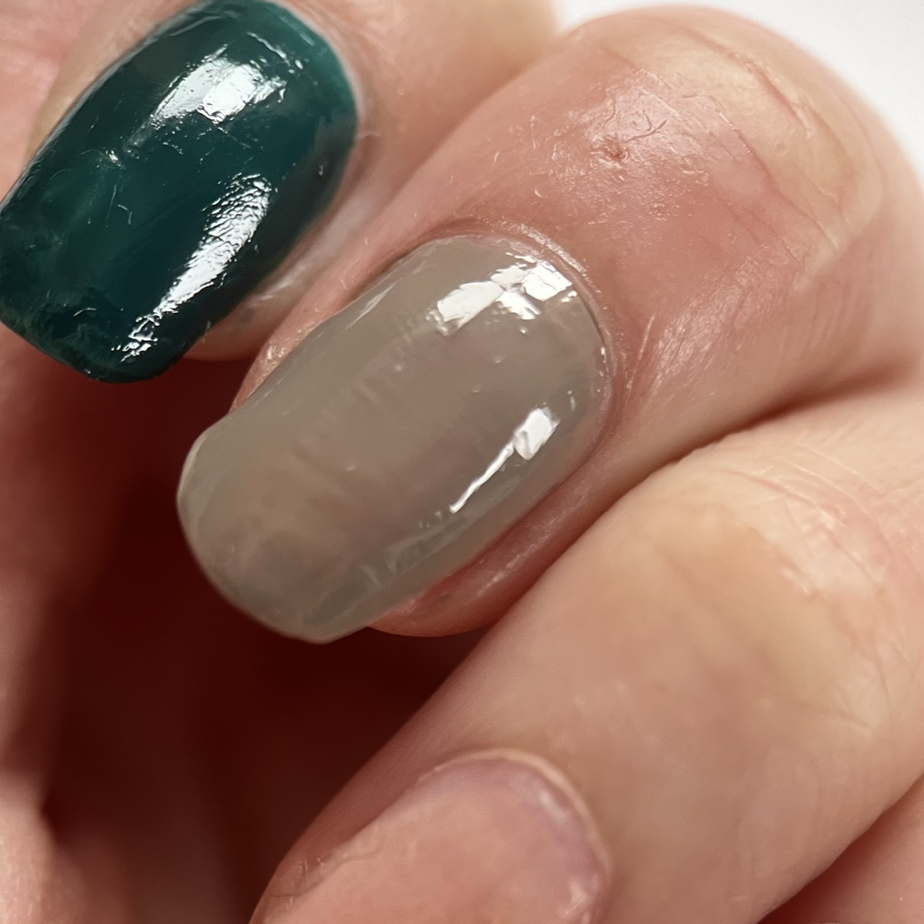 口コミ】エルメスのネイルカラー、レ マン エルメス使用レビュー