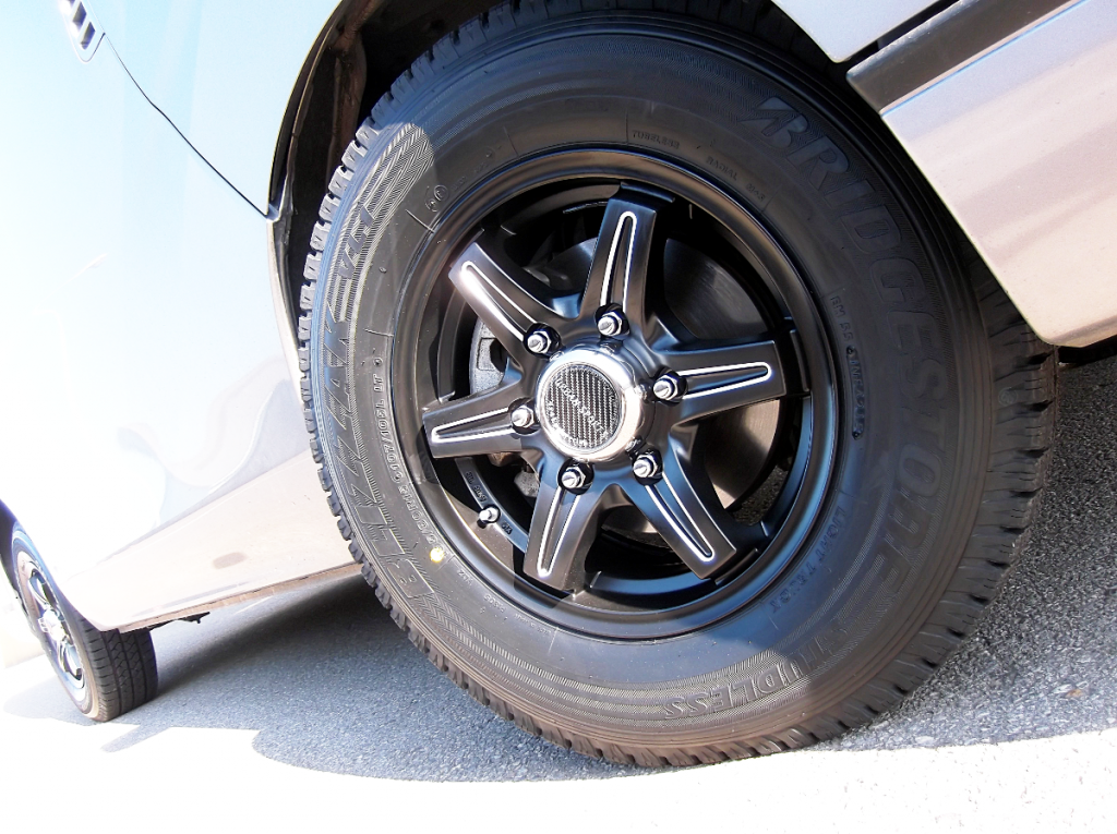 ニッサン NV350 キャラバン x アーバンスポーツNR 15インチ