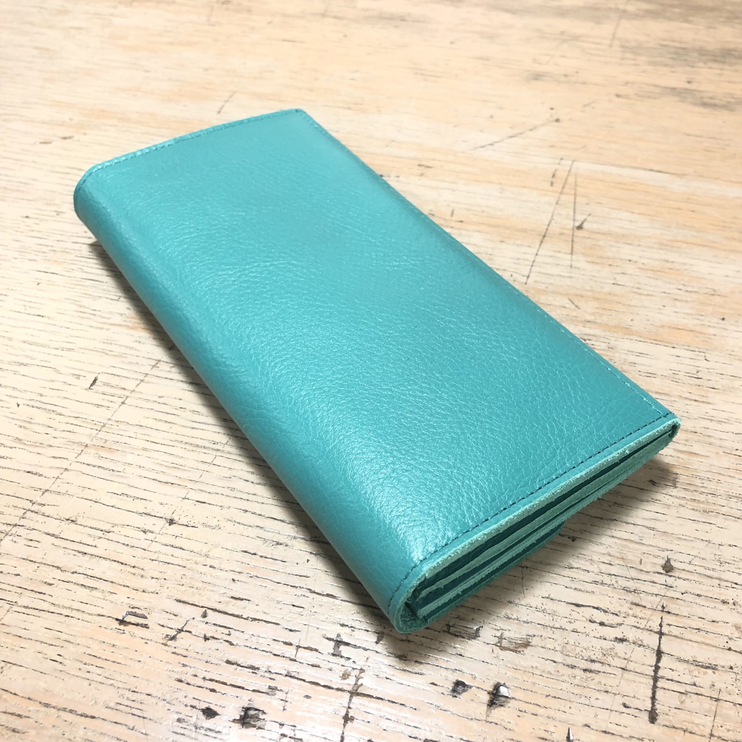 2022秋冬限定色】IL BISONTE イルビゾンテ レザー 長財布【54222309240