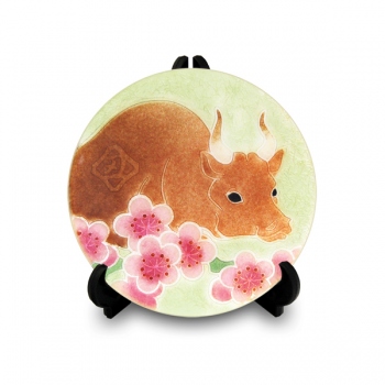 飾皿・干支30丸・梅にウシ「安藤七宝店オンラインショップ」