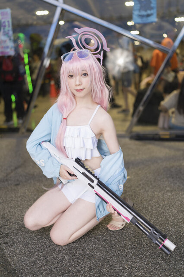 コスプレ】『ブルアカ』ホシノの水着姿がキュート！台湾美女レイヤーの