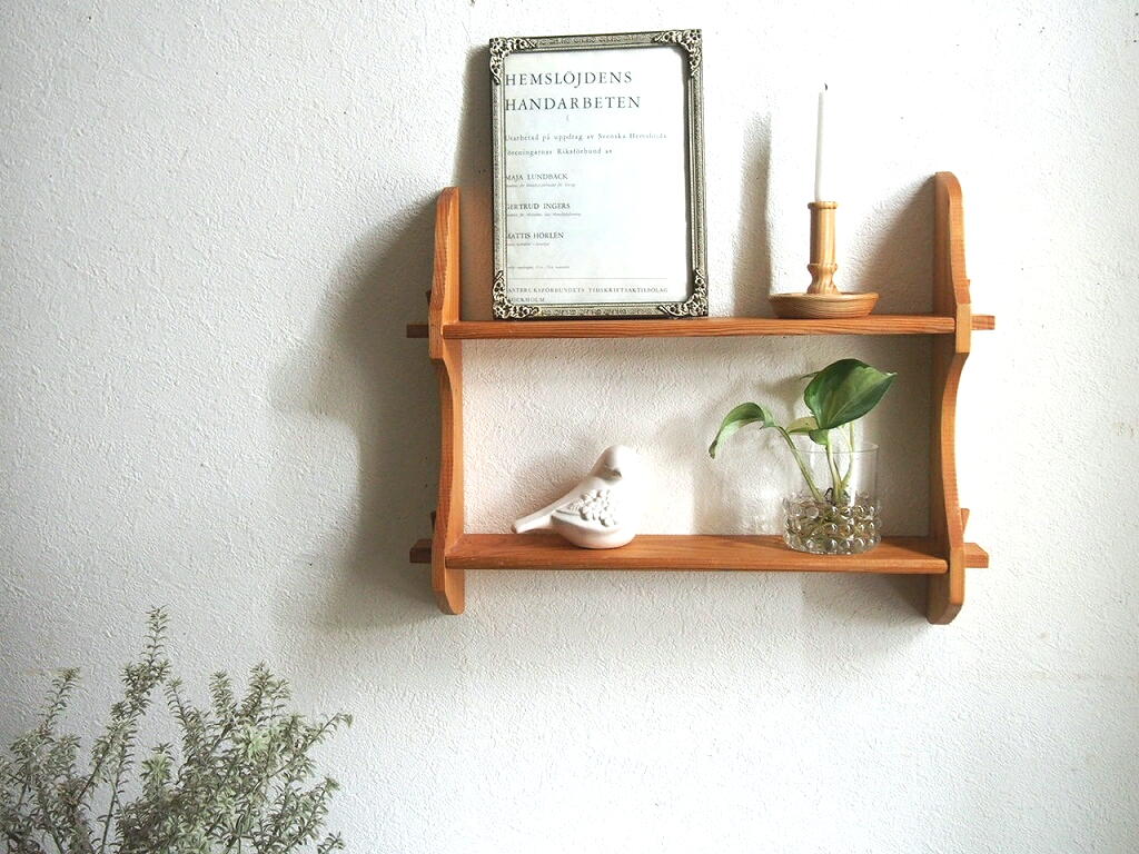 スウェーデン製 木製ウォールシェルフ｜2段・無垢材の小さな棚｜1970