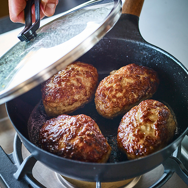 バーミキュラ / フライパン 26cm ウォールナット / 専用フタ付きを贈る