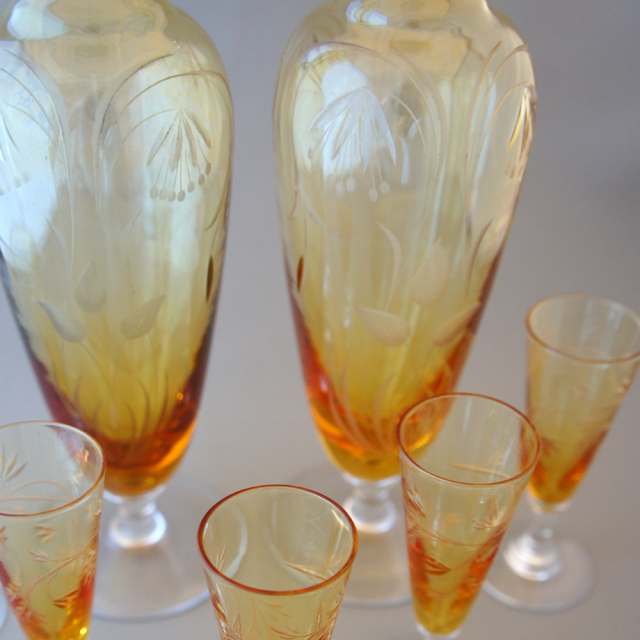 オールドバカラ「アンバー色ガラス カット装飾 リキュールセット