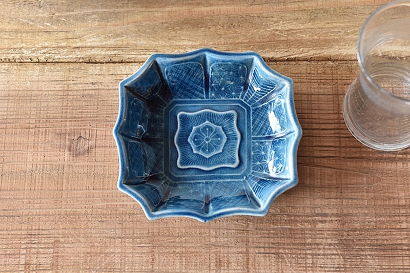 淡路 珉平焼 民平 イゲ型 陽刻 青変形小皿 豆皿 - 生活骨董と古布の